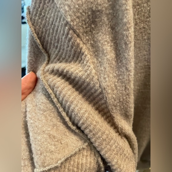 Sweater - Picture 4 of 11